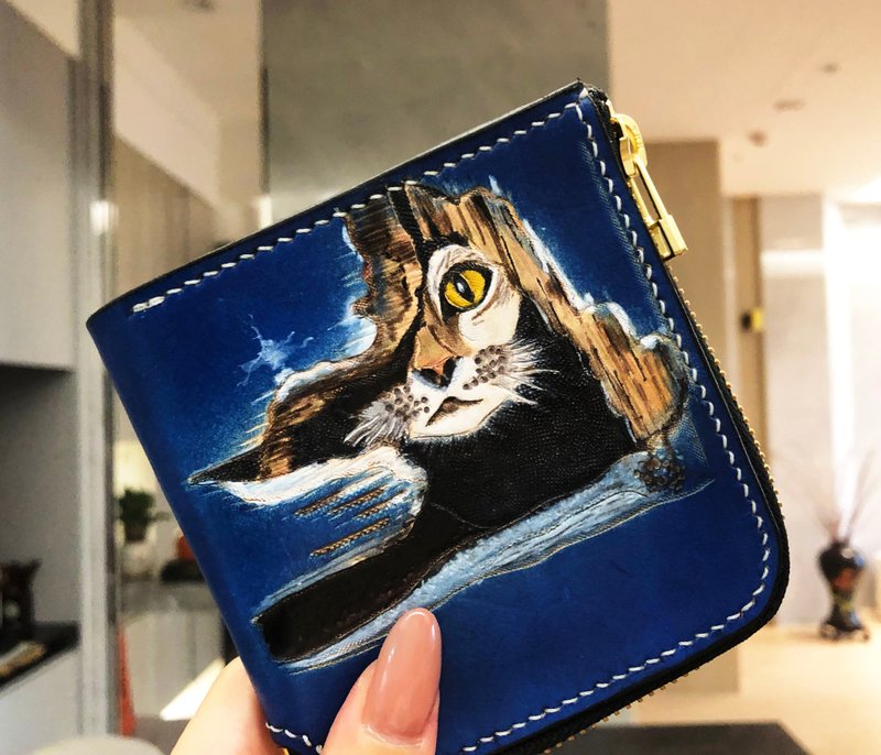 Peekaboo leather carving short clip wallet leather hand-stitched hand-dyed leather carving custom-made - กระเป๋าสตางค์ - หนังแท้ หลากหลายสี