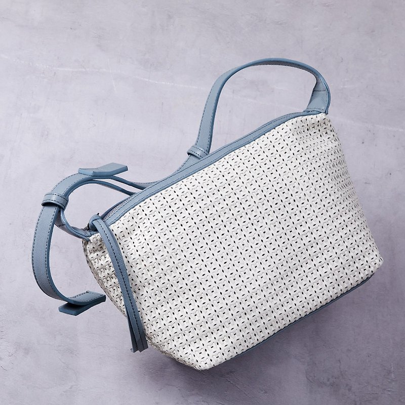 eeCute leather woven bag (can be worn on the shoulder) (elegant white) - กระเป๋าแมสเซนเจอร์ - หนังแท้ 