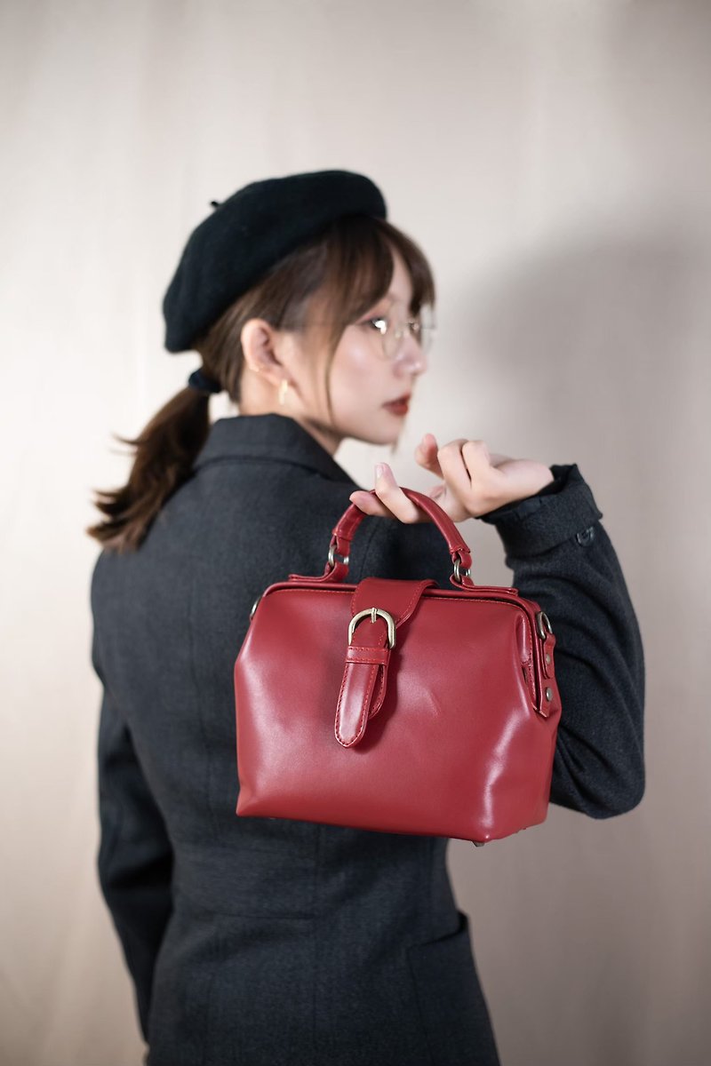 Minimalist life doctor bag classic red - Briefcases & Doctor Bags - Genuine Leather Red