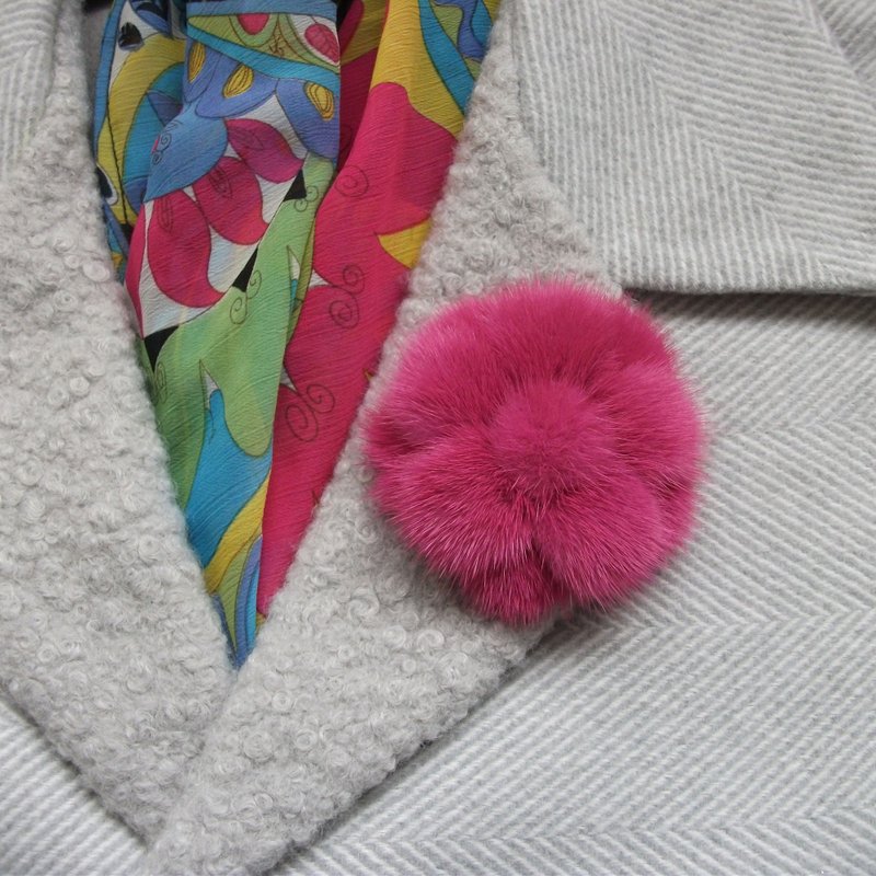 Fuchsia mink fur flower brooch - Brooches - Genuine Leather Purple