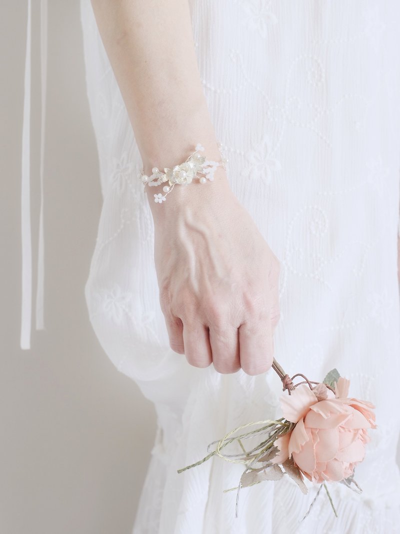 玻璃 手鍊/手環 白色 - Flower bracelet / Vintage inspired handmade wedding bracelet / Bridal accessory