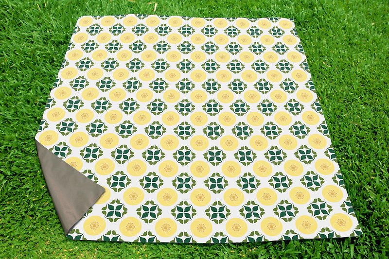 [Nuhox] Roaring Lion x [QUEMOLICA] Curly Reika joint picnic mat Let's Picnic! Four Seasons-Golden Autumn Carpet Game Mat - Camping Gear & Picnic Sets - Paper Yellow