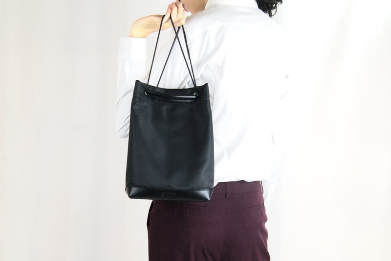 Trip S Bag - Convertable Crossbody Bag Backpack Bucket Bag In Black - 後背包/背包/書包 - 真皮 黑色