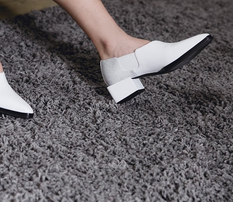 Minimal side bandage square leather heel shoes white - รองเท้าบูทสั้นผู้หญิง - หนังแท้ ขาว