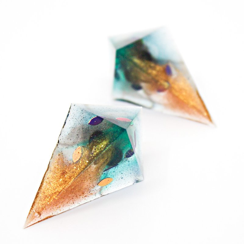 Sharp pyramid earrings (coastal fishery) - ต่างหู - เรซิน หลากหลายสี