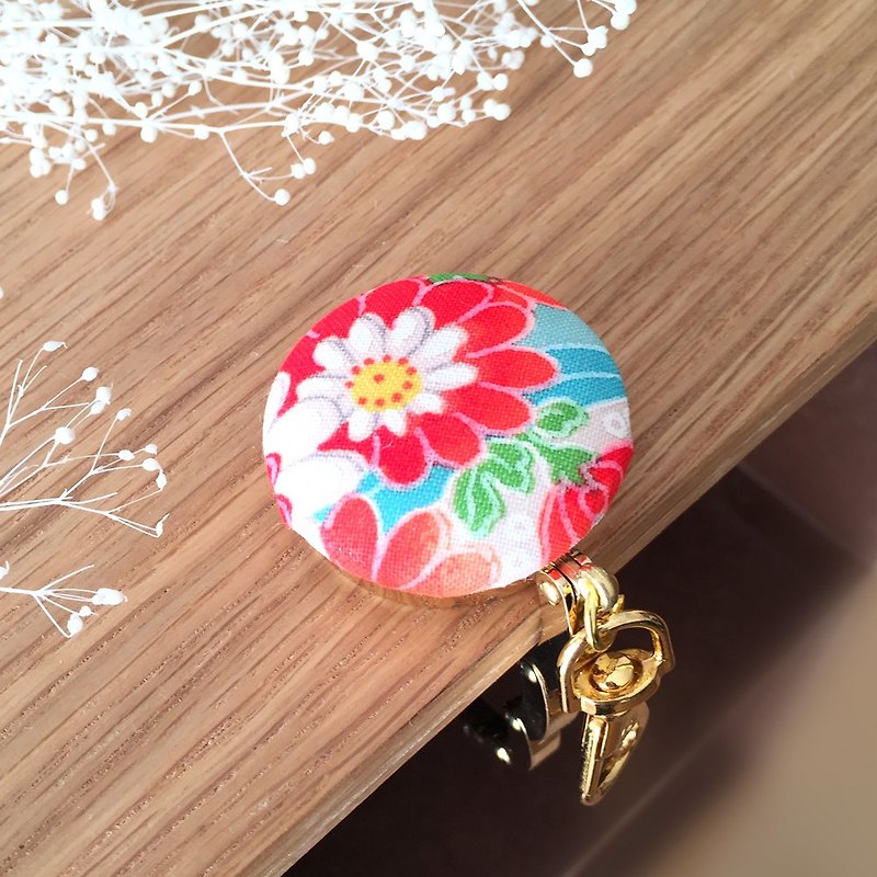 Bag hanger with Japanese Traditional Pattern, Kimono - chrysanthemum - Charms - Other Metals Red