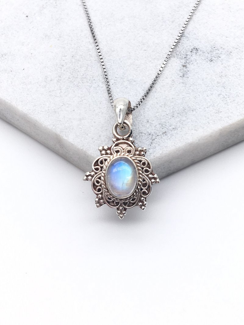 Moonstone 925 sterling silver bohemian necklace Nepal handmade inlay - สร้อยคอ - เครื่องเพชรพลอย สีน้ำเงิน
