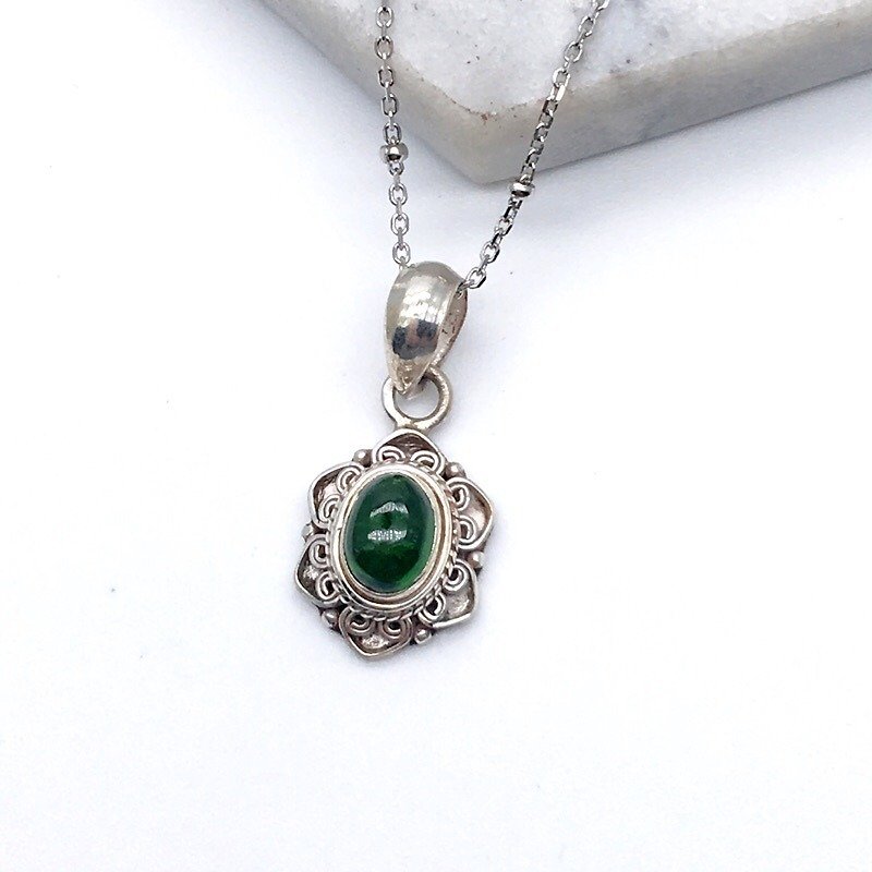 綠碧璽925純銀花邊風格項鍊 尼泊爾手工鑲嵌製作 - 項鍊 - 寶石 綠色