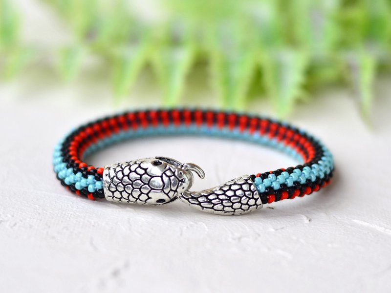 Blue & orange snake bracelet, Turquoise garter snake bracelet, Ouroboros - สร้อยข้อมือ - แก้ว สีน้ำเงิน