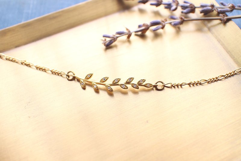 Golden leaf-zircon brass bracelet - สร้อยข้อมือ - โลหะ สีทอง