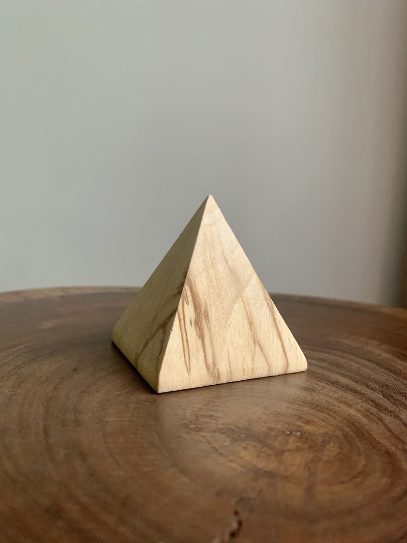 Palo Santo Handmade Pyramid - ของวางตกแต่ง - ไม้ สีกากี