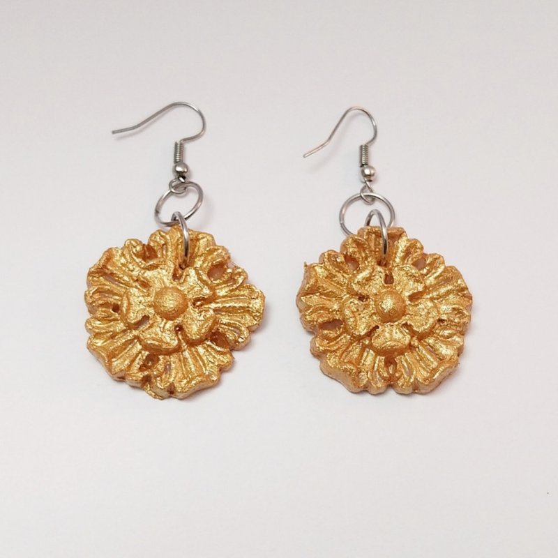 Flower Gold Color Earring Handmade Air Dry Clay Eco Friendly Stainless Hook - 耳環/耳夾/耳骨夾 - 黏土 金色