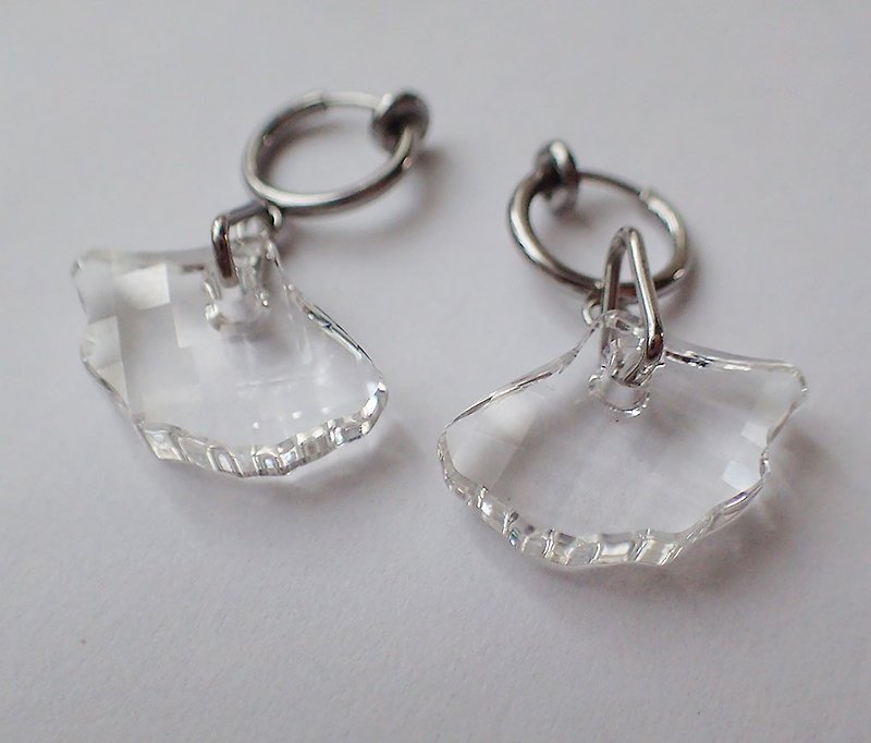 Ginko Pendant, earrings with SWAROVSKI ELEMENTS - ต่างหู - แก้ว ขาว