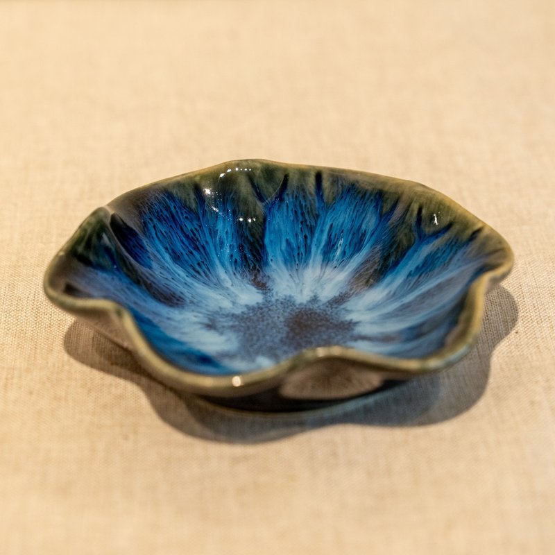 Lotus Leaf Water Tray Gradient Blue Water Tray Small Sauce Moss Ball Water Tray Cleverly Painted Net Botanical Garden - Pottery & Glasswork - Pottery 