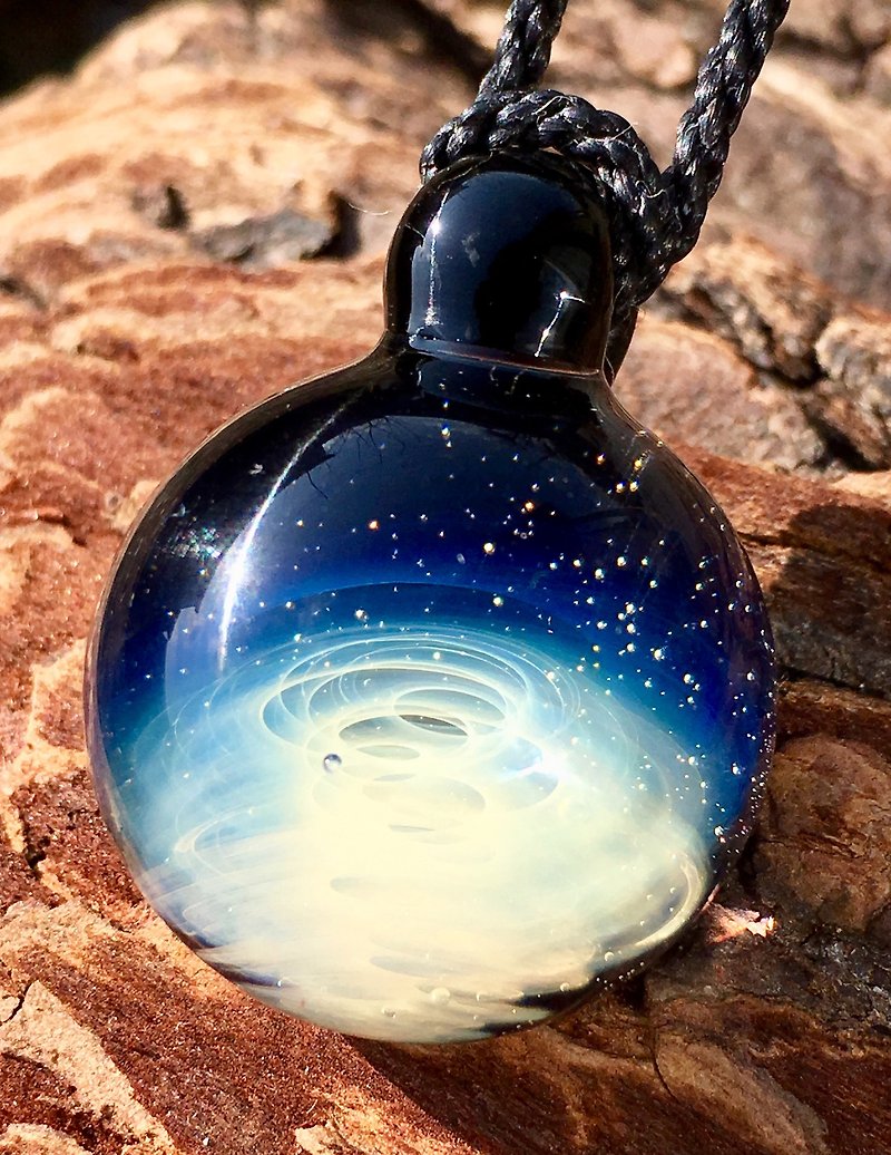 boroccus  Mystery  The sea of cloud tornado design  Thermal glass  Pendant. - Necklaces - Glass White