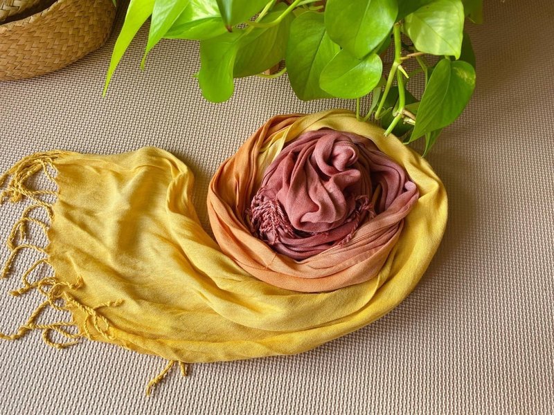 Mineral mud dyed scarf 100% cotton - ผ้าพันคอถัก - ผ้าฝ้าย/ผ้าลินิน สีส้ม