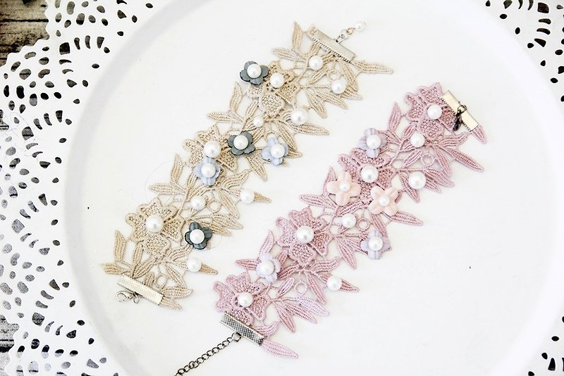 Lace flower bracelet - สร้อยข้อมือ - ผ้าฝ้าย/ผ้าลินิน สึชมพู