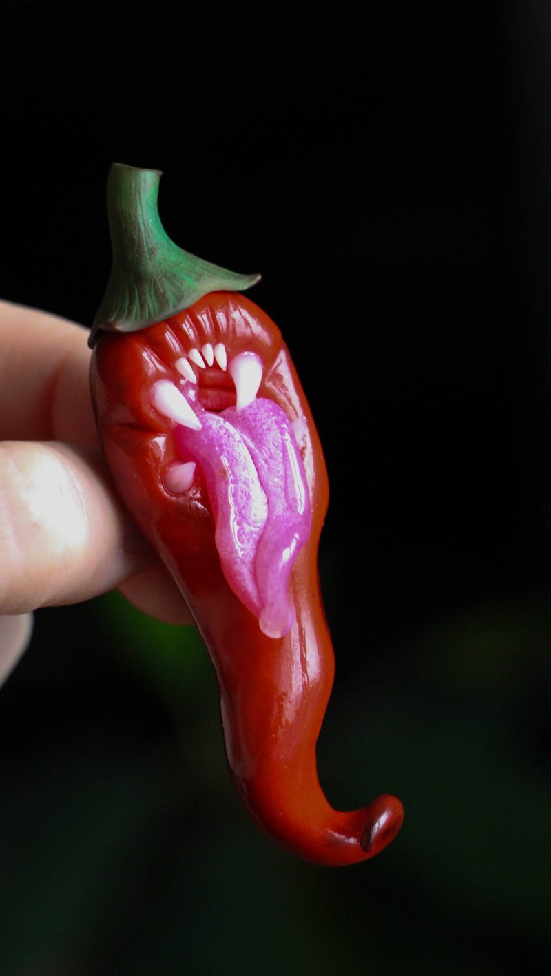 Gothic creepy chilli pepper brooch - 胸針 - 黏土 紅色