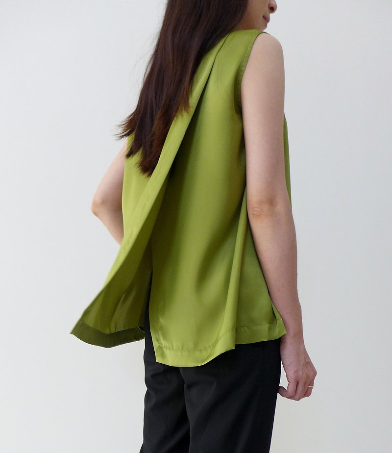 Matcha Chiffon-Back Slit Square Neck Sleeveless Vest - เสื้อผู้หญิง - วัสดุอื่นๆ สีเขียว