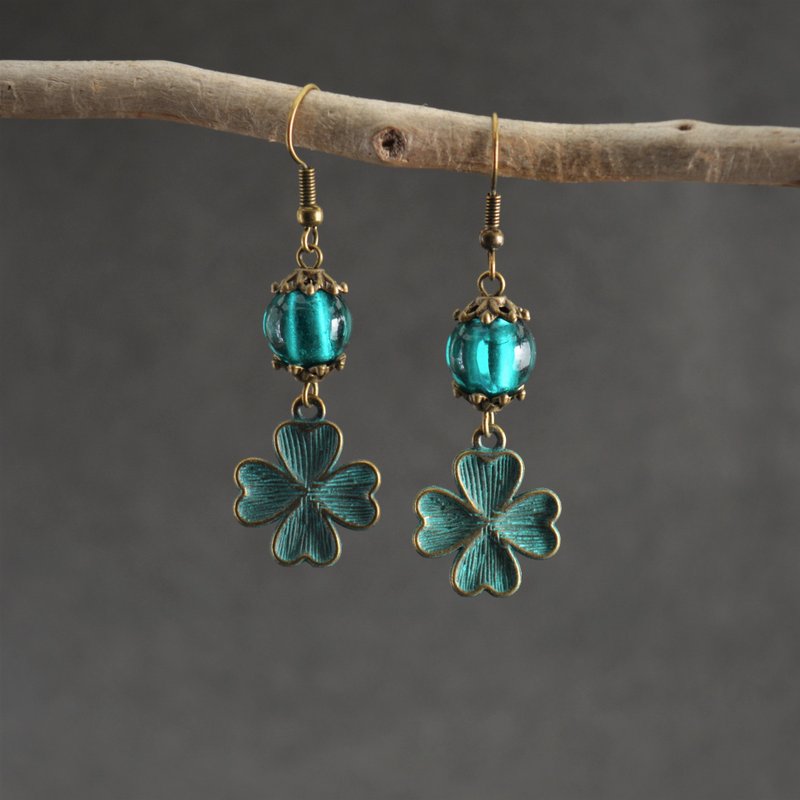 四葉草耳環 Bronze patin 4leaf clover handmade glass earrings - 耳環/耳夾/耳骨夾 - 其他金屬 