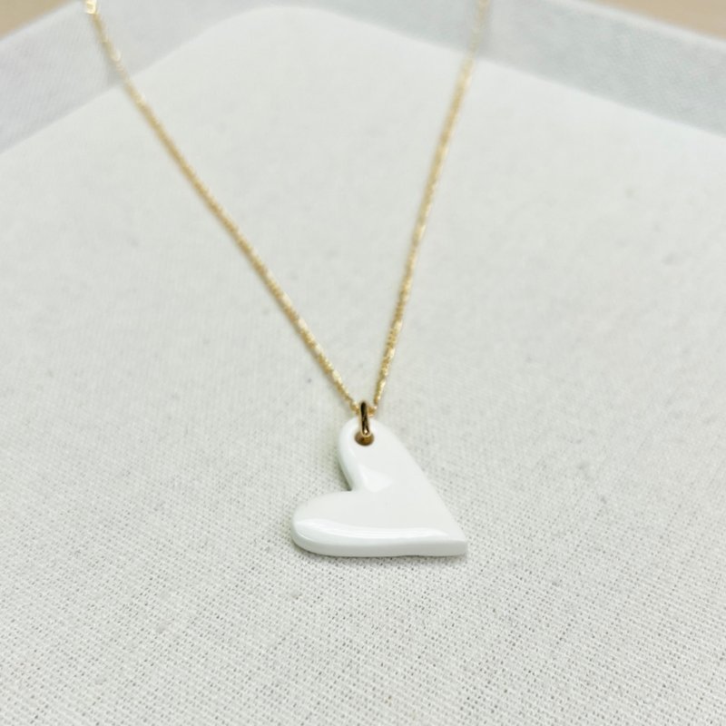 Urban Chic 都會系列  白瓷項鍊  Free Heart 自由的心 - 項鍊 - 黏土 白色