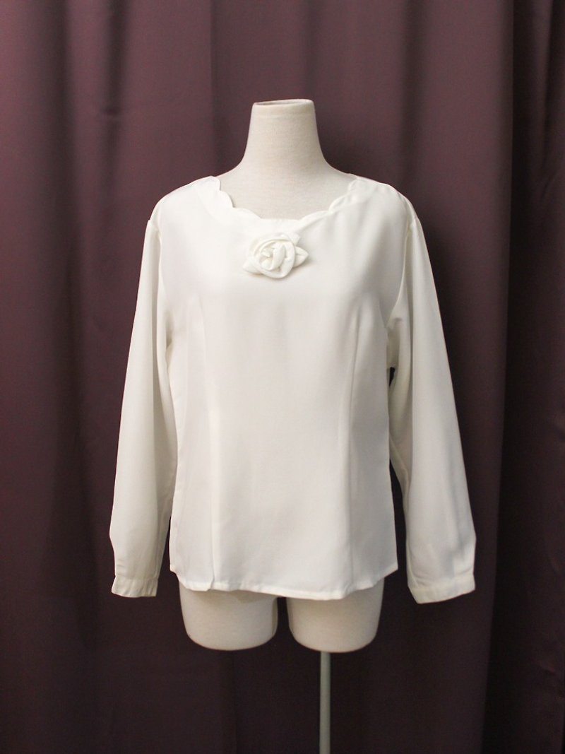 復古日本製典雅立體玫瑰花辦圓領白色長袖古著襯衫 - 恤衫 - 聚酯纖維 白色