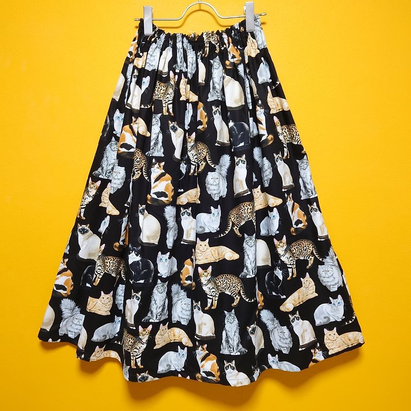 【Made to order】Meeting of various cats skirt / made in JAPAN / USA fabric - Skirts - Cotton & Hemp Black