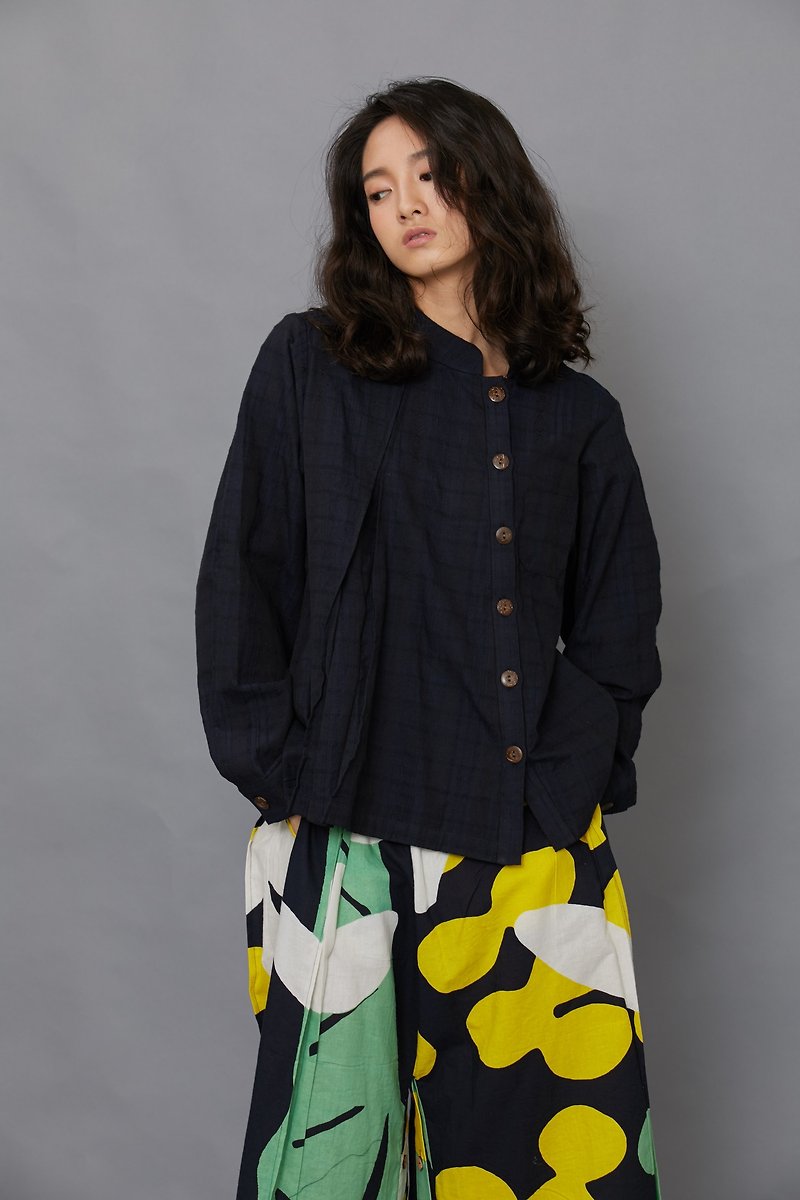 Bamboo Forest Long Sleeve Shirt_Peony Blue Jacquard_Fair Trade - เสื้อเชิ้ตผู้หญิง - ผ้าฝ้าย/ผ้าลินิน สีดำ