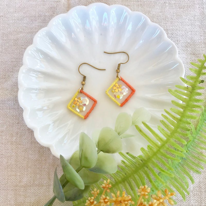 Handmade embroidery // Floating window hook earrings - small yellow flower / / can be clipped - ต่างหู - งานปัก สีเหลือง