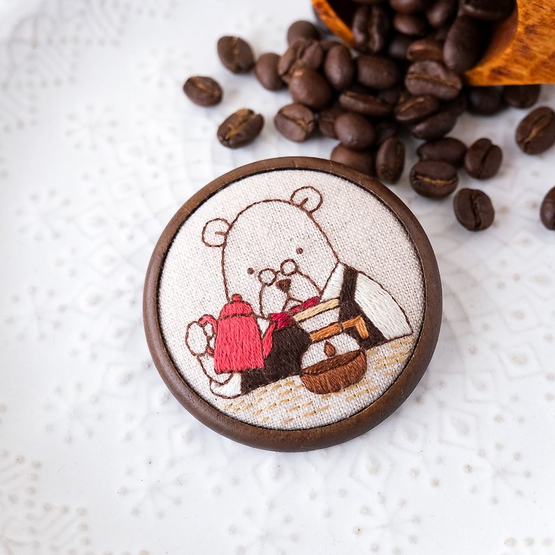 カフェのマスターの刺しゅうブローチ・ドリップ - 胸針 - 繡線 咖啡色
