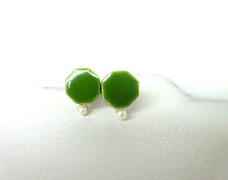 Small hexagon and small freshwater pearl ceramic pierce/earring, light green - Earrings & Clip-ons - Pottery Green