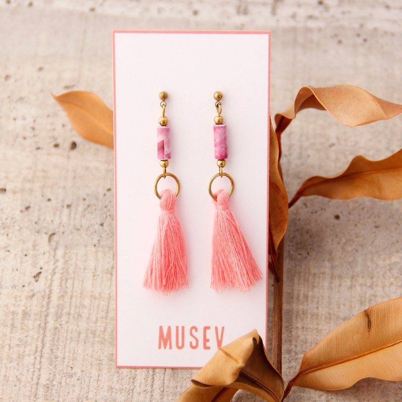 [small roll paper hand made / paper art / jewelry] ethnic wind tassel earrings - peach pollen - Earrings & Clip-ons - Paper Pink