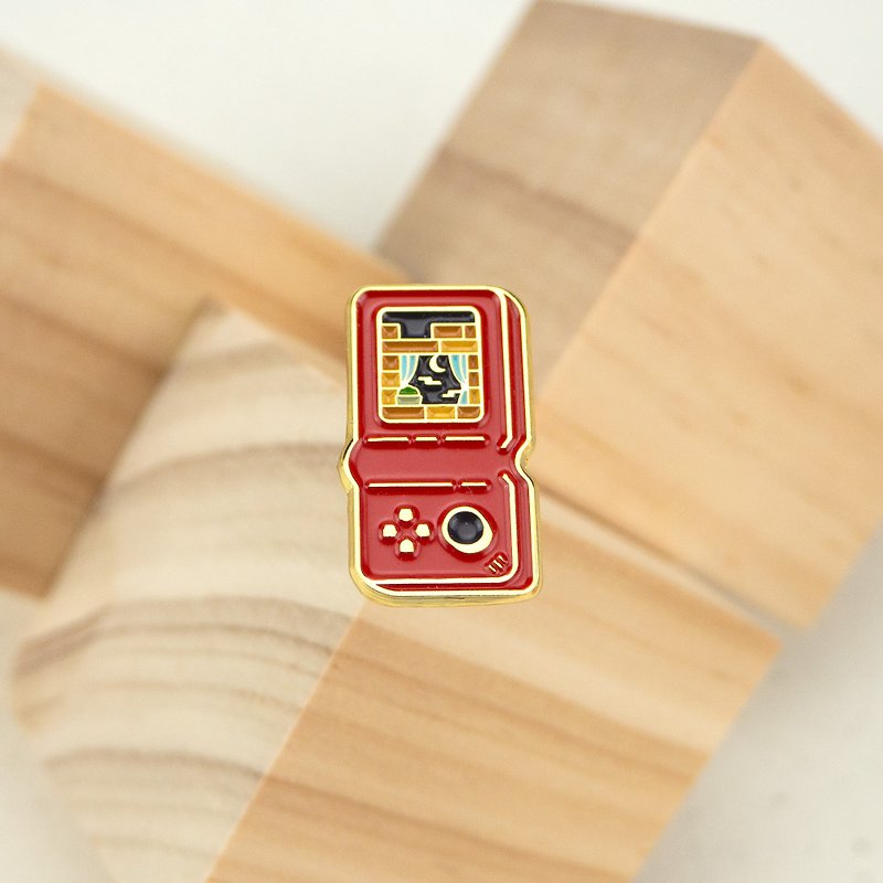 Window Brick Game Enamel Pin - 胸針/心口針 - 其他金屬 紅色