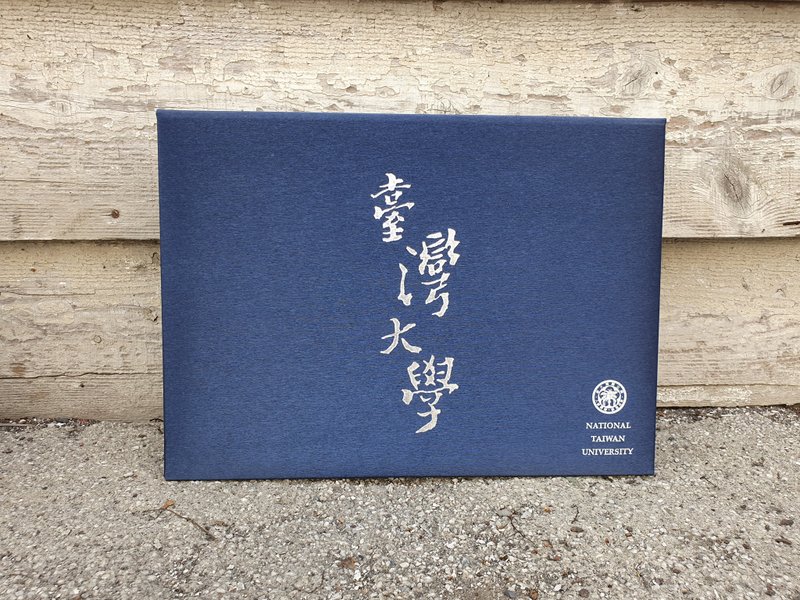 臺灣大學皮紋橫式證書夾 髮絲藍 - 其他 - 其他材質 
