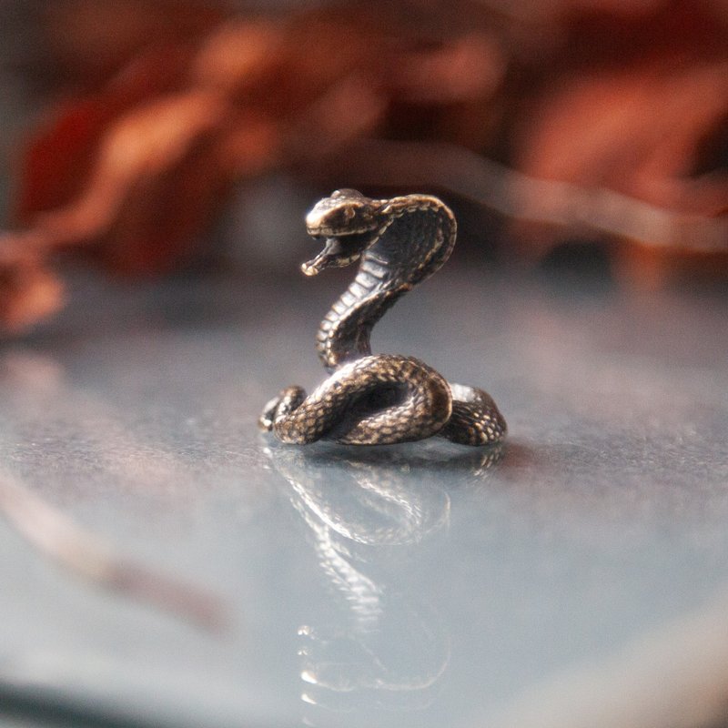 Cobra Brass snake figure. Handmade metal figurine for collection Home decoration - 其他 - 其他金屬 橘色