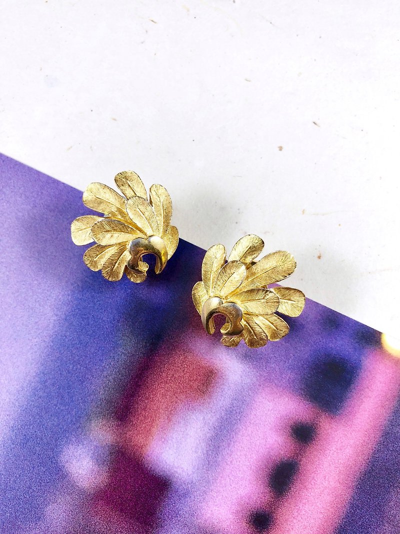 Vintage 70s Trifari Gold Feathers Statement Earrings - 耳環/耳夾 - 貴金屬 金色