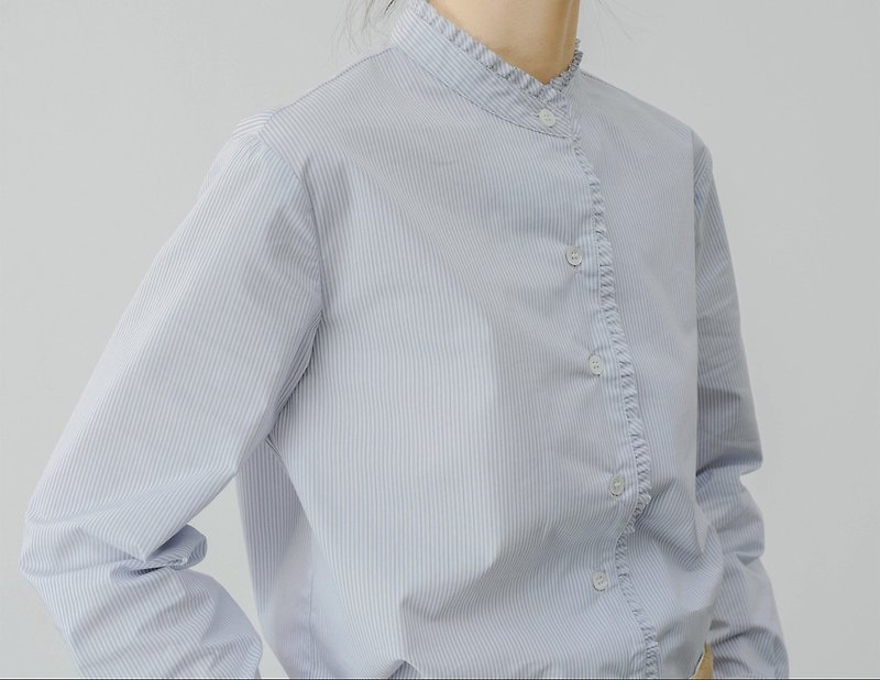 French Retro Girl Library Girl Simple Temperament Blue and White Striped Stand Collar Shirt - Women's Shirts - Cotton & Hemp Blue