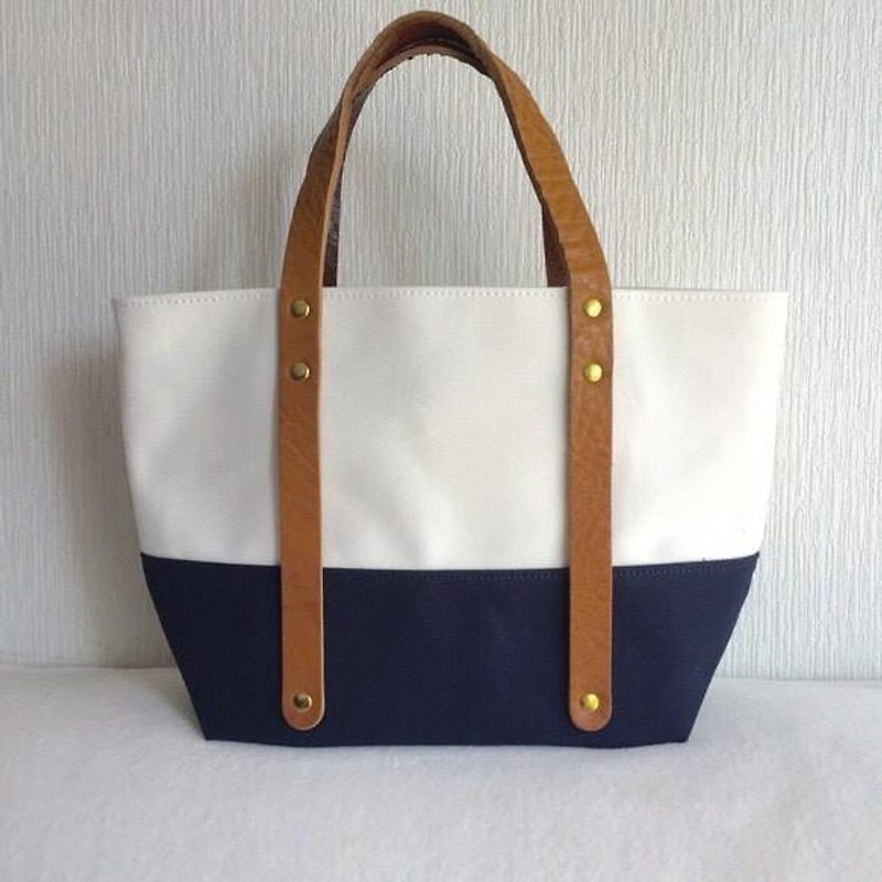 No. 6 canvas and extra thick oil tote bag S-size [White x Navy] - กระเป๋าถือ - หนังแท้ ขาว