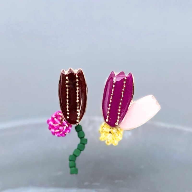 Shining petal autumn cherry blossom Clip-On/pierced earrings - Earrings & Clip-ons - Plastic Pink