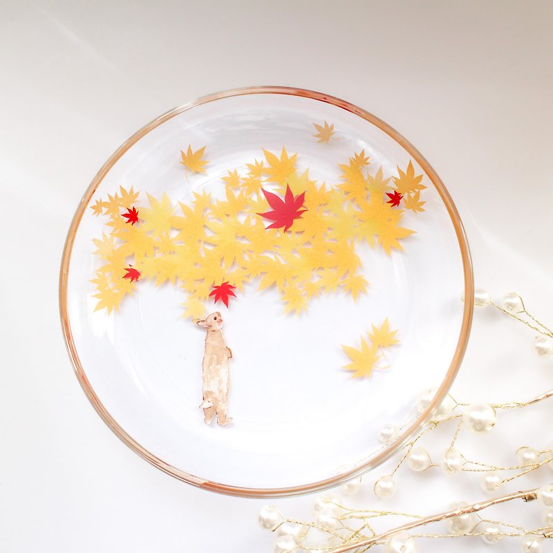 Plate with rabbits and autumn leaves - จานและถาด - แก้ว สีทอง