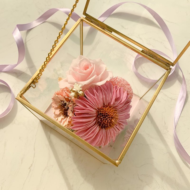 Coral Pink Preserved Flower Jewelry Box-Customized - ช่อดอกไม้แห้ง - แก้ว สึชมพู