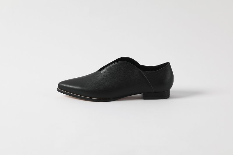 หนังแท้ รองเท้าหนังผู้หญิง สีดำ - ZOODY / curved / hand shoes / flat curved shoes / black