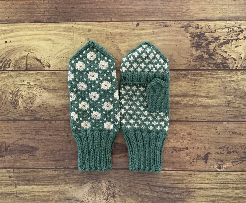 Nordic traditional patterned mittens with cover green beige - ถุงมือ - ขนแกะ สีเขียว