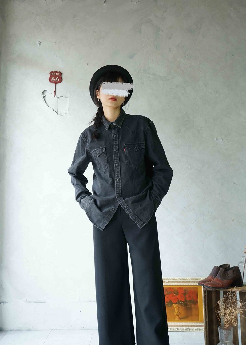 Treasure Hunt Vintage - Levi's Grey-Black Washed-Out Heavy Cotton Unisex Denim Shirt - Women's Shirts - Cotton & Hemp Black