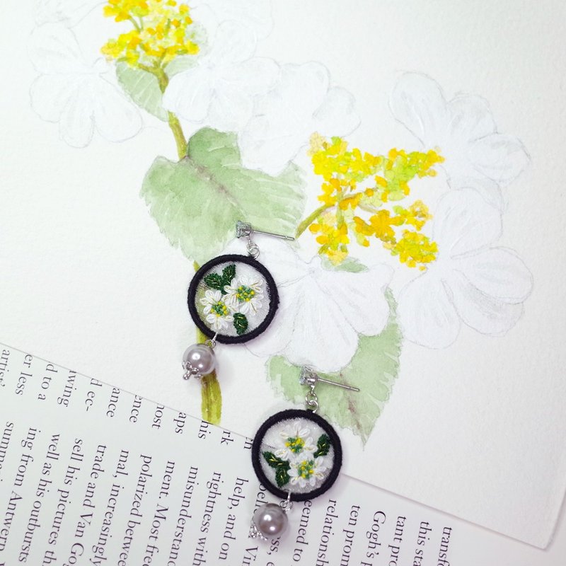 植物#185 台灣特有種 臺灣蝴蝶戲珠花 手刺繡耳環 耳夾/耳針 - 耳環/耳夾/耳骨夾 - 棉．麻 白色
