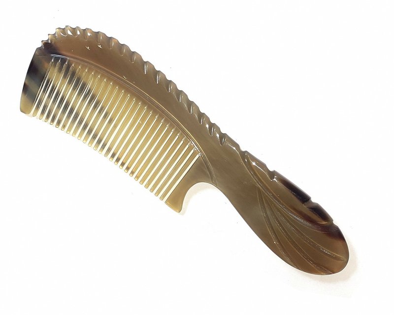 Hair Comb Handmade from Buffalo Horn. Anti-Static and Dandruff Resistant Combs - 彩妝刷具/鏡子/梳子 - 環保材質 