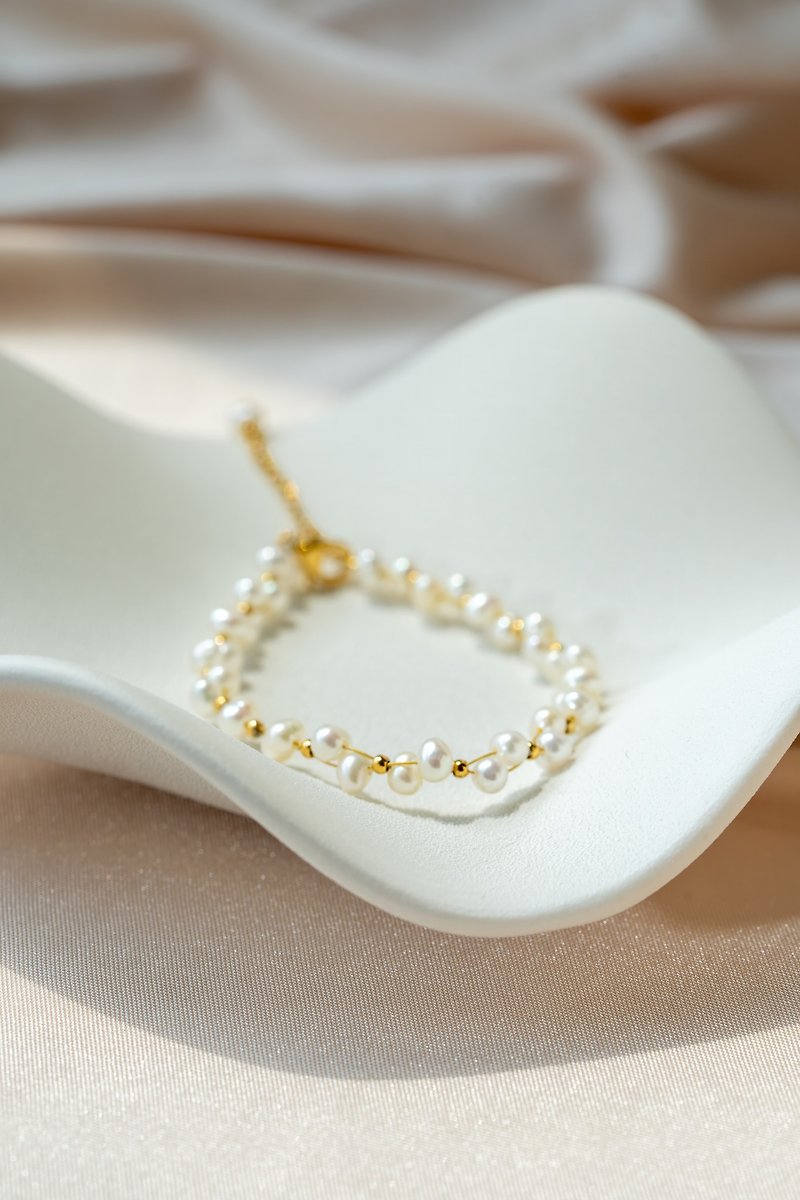 Bridal bridal jewelry handmade custom natural pearl braided bracelet medical steel plated with 18k gold - สร้อยข้อมือ - ไข่มุก สีทอง