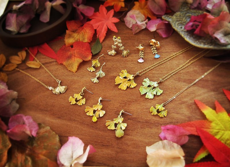 Four Seasons Series-Autumn Gradient: Silver Light Multi-leaf Ginkgo Earrings - ต่างหู - ทองแดงทองเหลือง หลากหลายสี