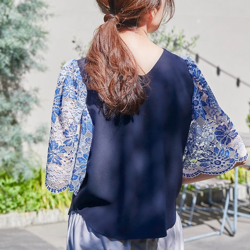 A beautiful short-sleeved blouse | Navy x Navy - เสื้อเชิ้ตผู้หญิง - วัสดุอื่นๆ สีน้ำเงิน