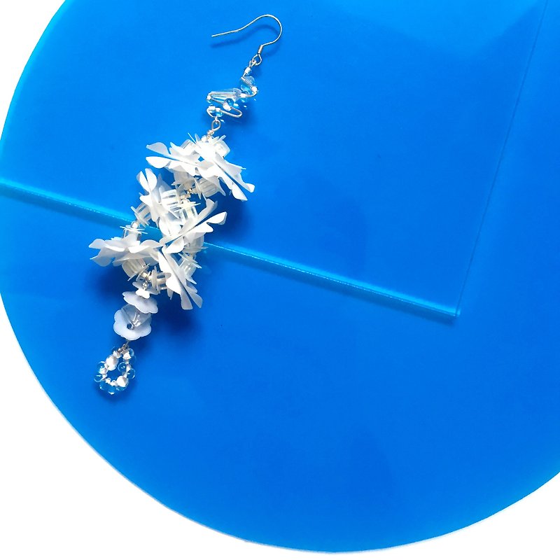 Jane wang handmade - original design of the Dring series of French romantic beads white long earrings ear clip - ต่างหู - วัสดุอื่นๆ ขาว